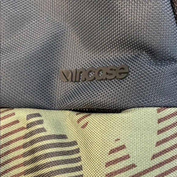 INCASE City CompactBackpack 15 Mac Red Blue Camo - Picture 3 of 11